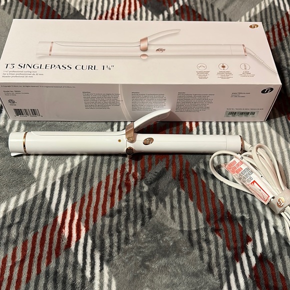 1 1/4” T3 Curling Iron